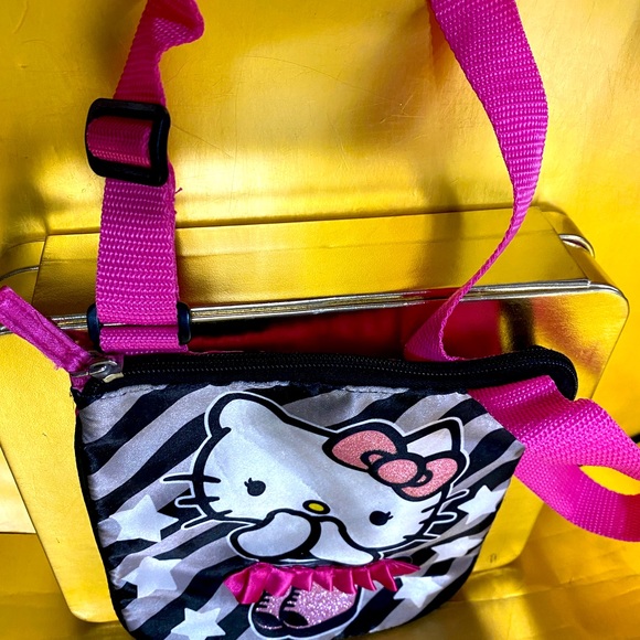 HELLO KITTY SANRIO CROSSBODY PURSE ADJUSTABLE STRAP ZIP TOP PINK/ BLACK/WHITE - Picture 5 of 13